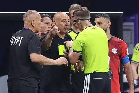منتخب مصر الشاهد الأبرز.. هل يخطط فيفا لمنح الأرجنتين كأس العالم؟ (صور)